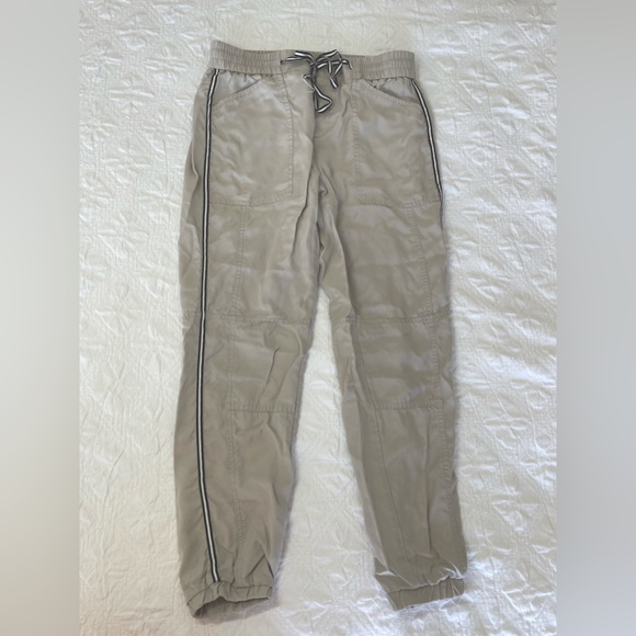 Banana Republic tan jogger. - Picture 1 of 5